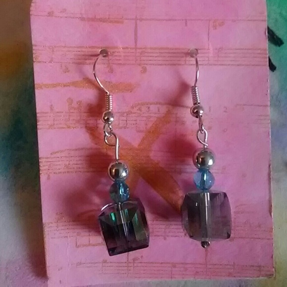 earrings - Picture 4 of 8